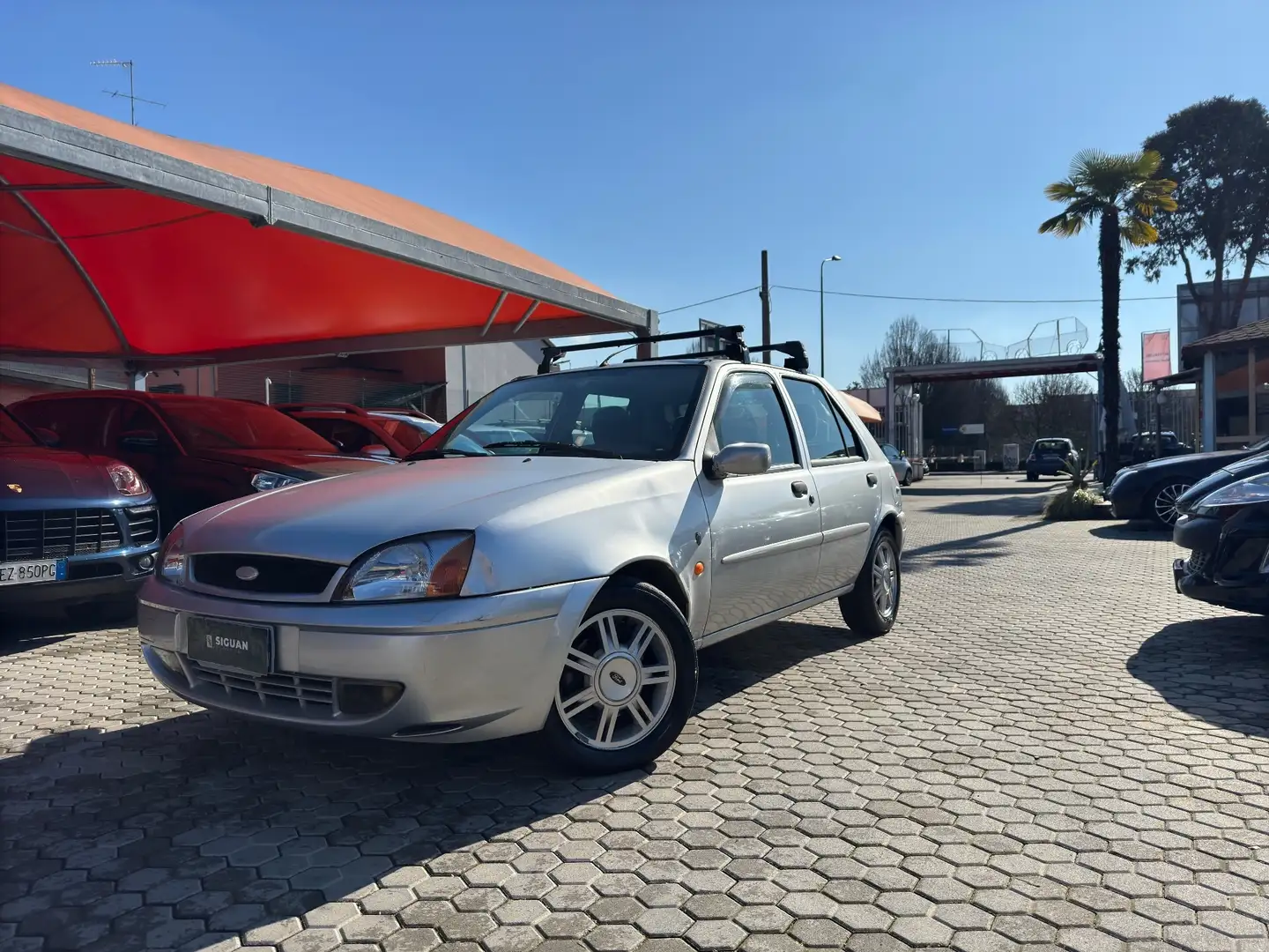 Ford Fiesta ADATTA A NEOPATENTATI 1.2i 16V cat 5 porte Ghia Argento - 1