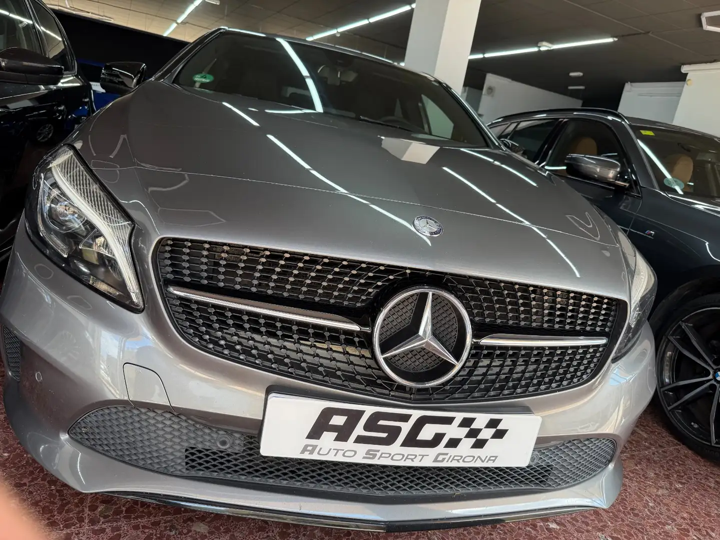Mercedes-Benz A 180 180d Gris - 1