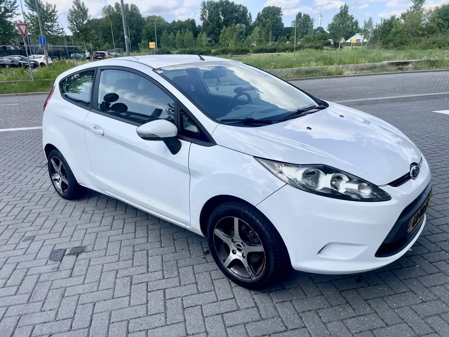 Ford Fiesta 1.25 Trend Wit - 1