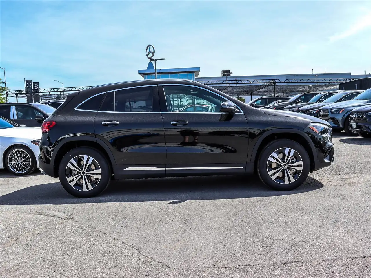 Mercedes-Benz GLA снимка Mercedes-Benz GLA