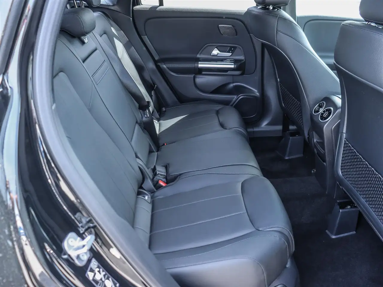 Mercedes-Benz GLA снимка Mercedes-Benz GLA