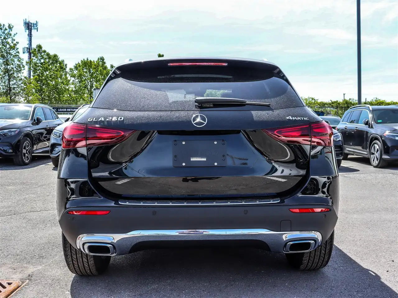 Mercedes-Benz GLA снимка Mercedes-Benz GLA