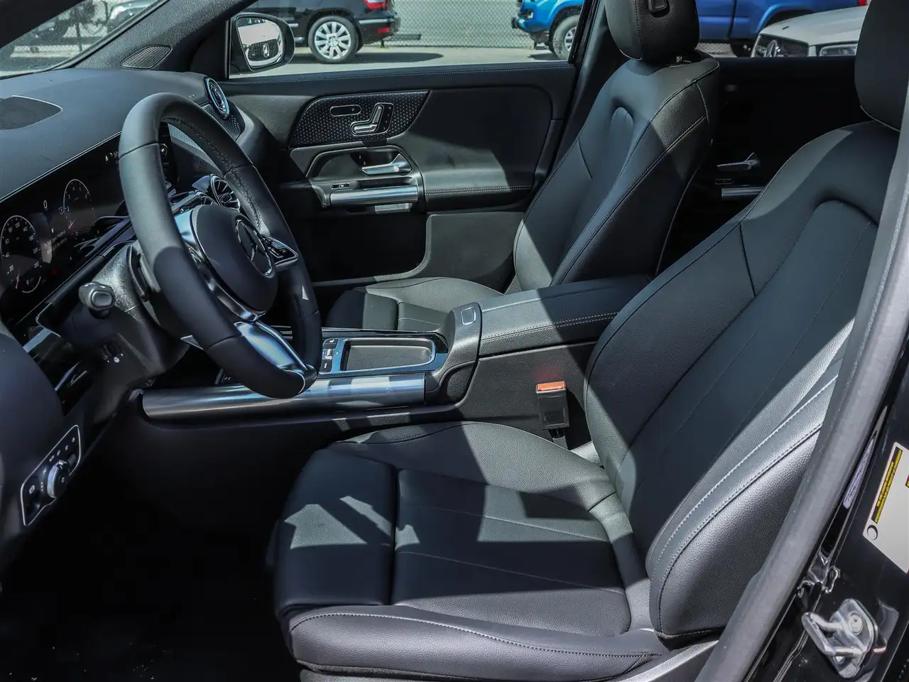 Mercedes-Benz GLA снимка Mercedes-Benz GLA