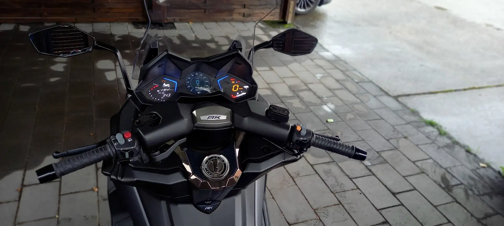 Kymco AK 550 Negro - 1