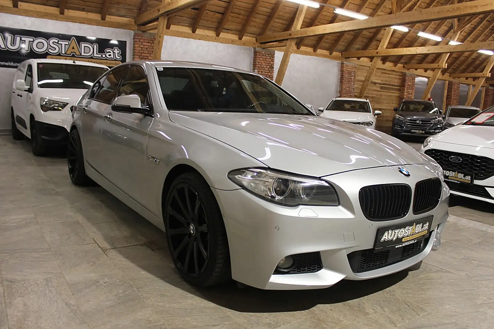 BMW 530 d Österreich-Paket Aut.M-PAKET-NAVI-TOP! Silber - 2