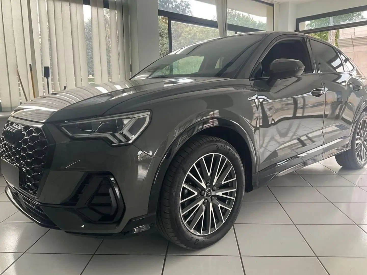 Audi Q3 Sportback 35 1.5 tfsi S line Identity Black 2022 Grigio - 2
