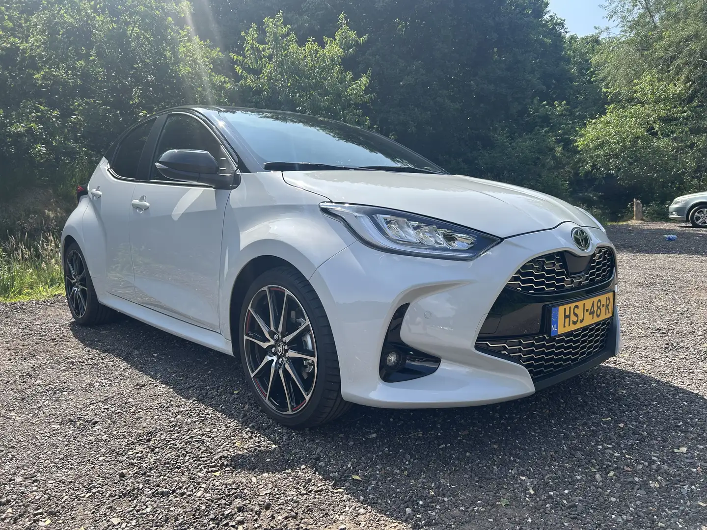 Toyota Yaris 1.5 Hyb. GR Sport Grijs - 1