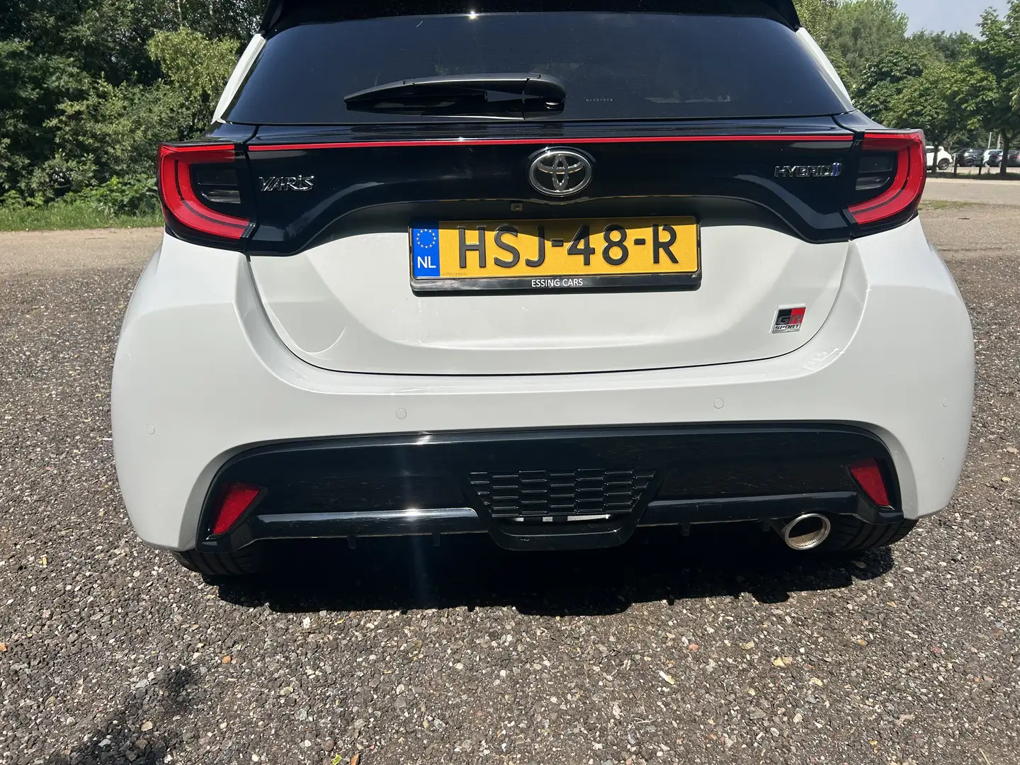 Toyota Yaris 1.5 Hyb. GR Sport Grijs - 2