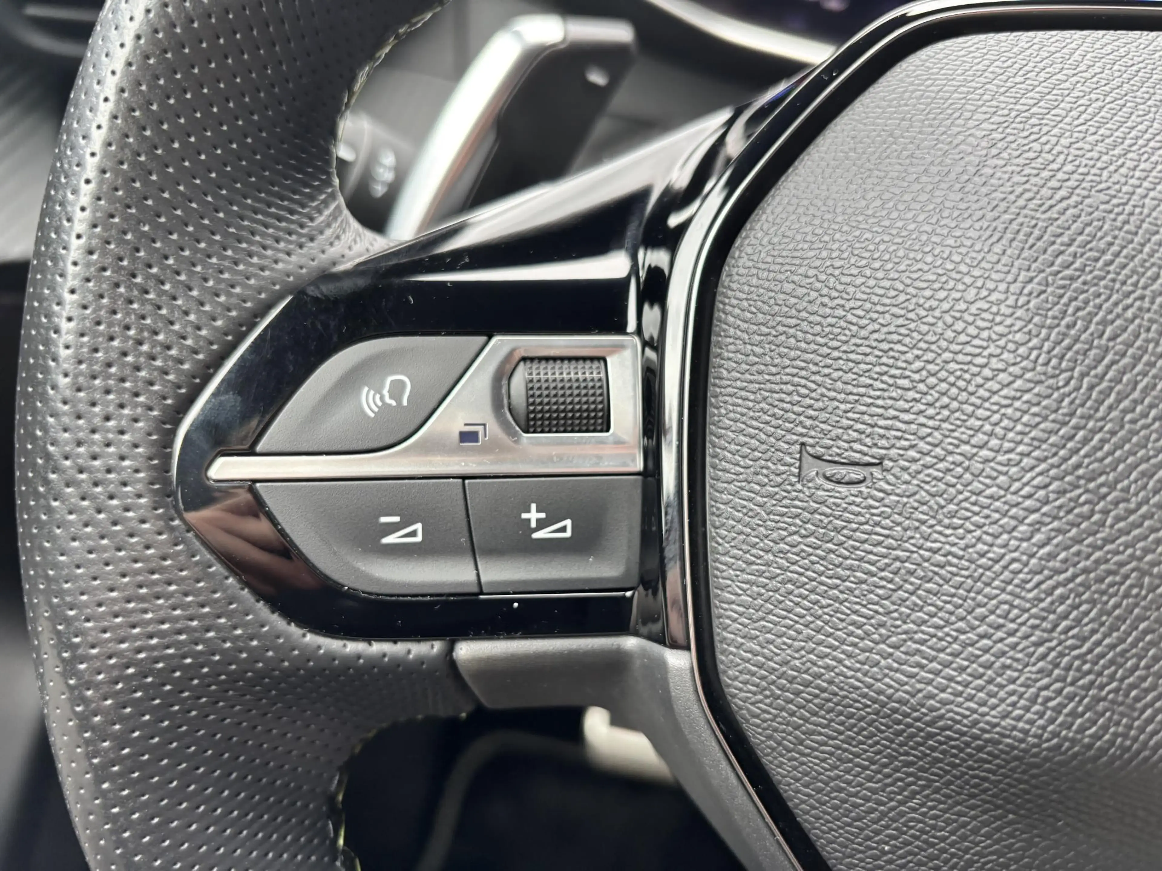 Peugeot 2008 1.2 Hybrid 145 GT | Navigatie | Parkeercamera | LE — photo 15