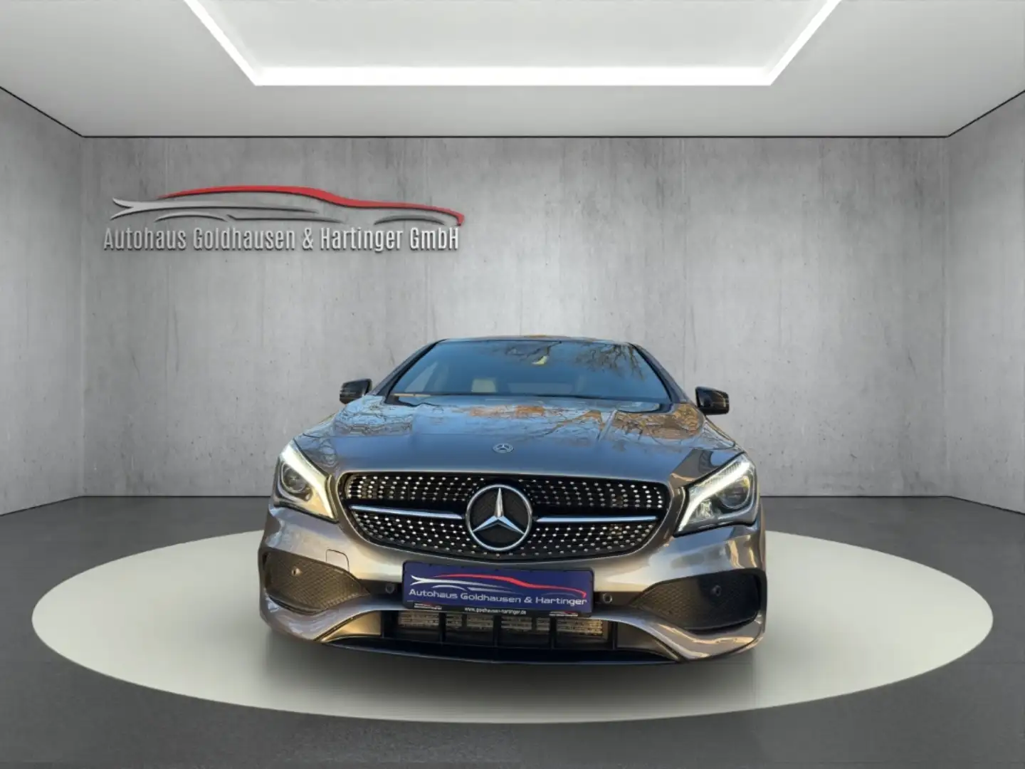 Mercedes-Benz CLA 200 Sportpaket El. Panodach Navi Soundsystem HarmanKar Grau - 2