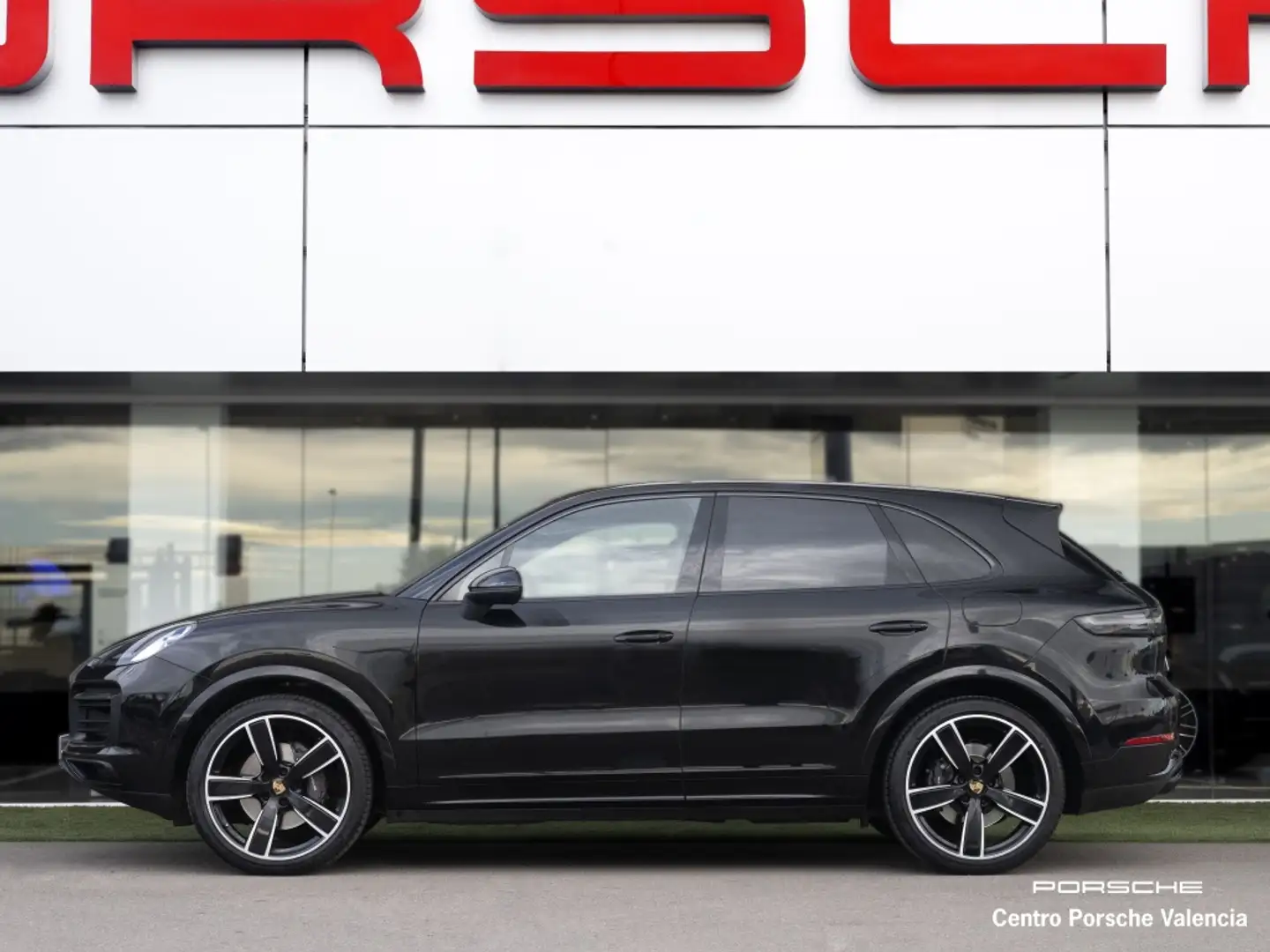 Porsche Cayenne E-Hybrid Platinum Edition Aut. Zwart - 2