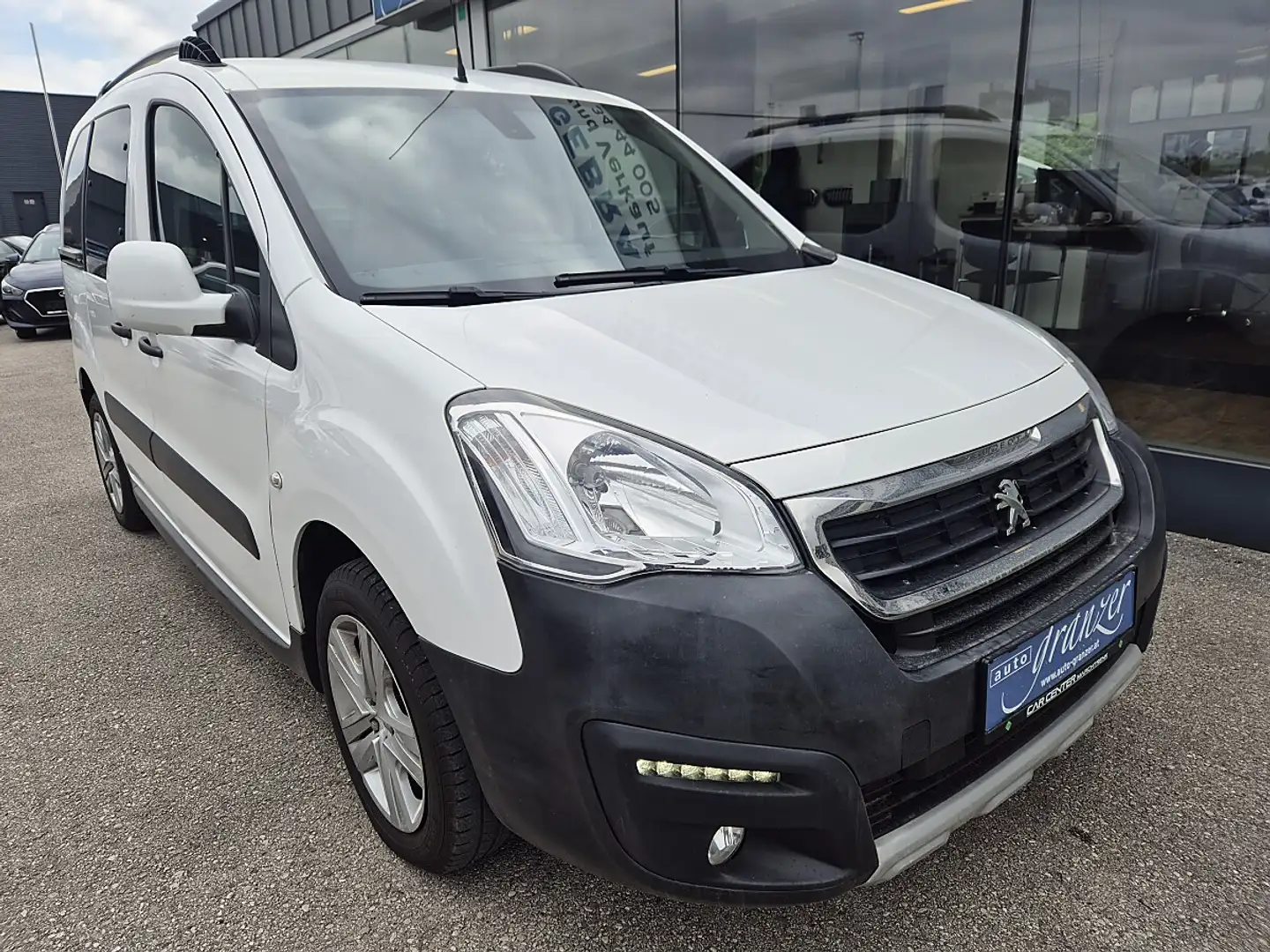 Peugeot Partner Tepee Outdoor 1,6 HDi 120 S&S Weiß - 2