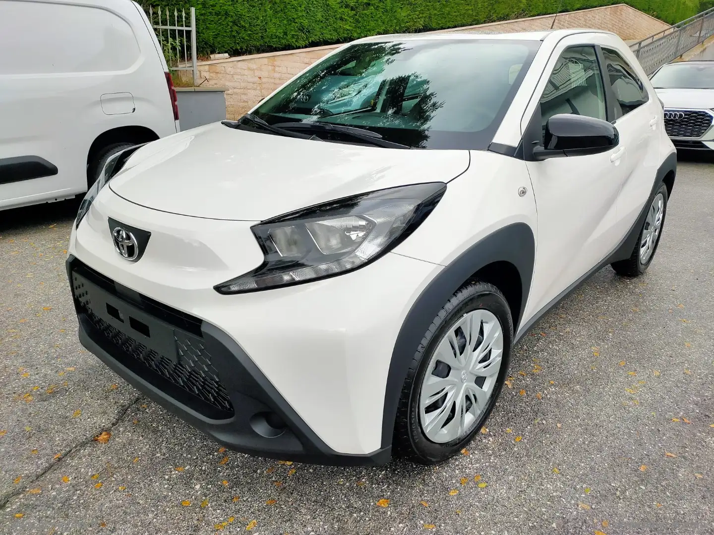 Toyota Aygo X 1.0 VVT-i 72 CV 5p. Active Bianco - 1