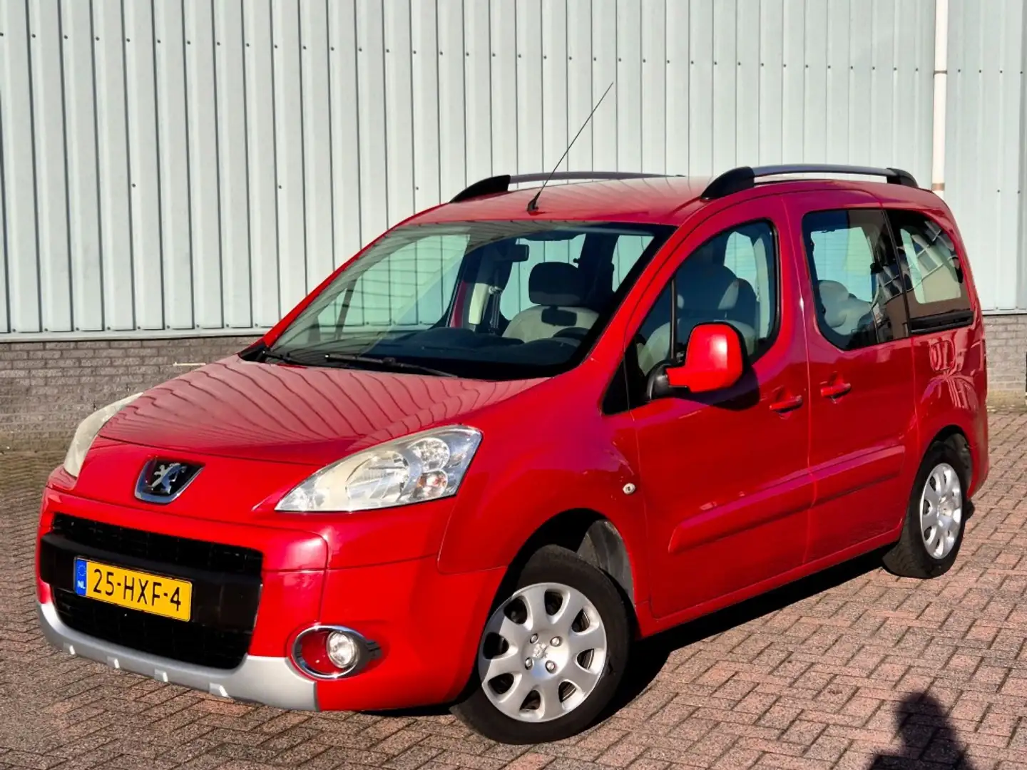 Peugeot Partner Tepee 1.6 MPV Airco/Cruise CTRL Benzine/Gas Rouge - 2