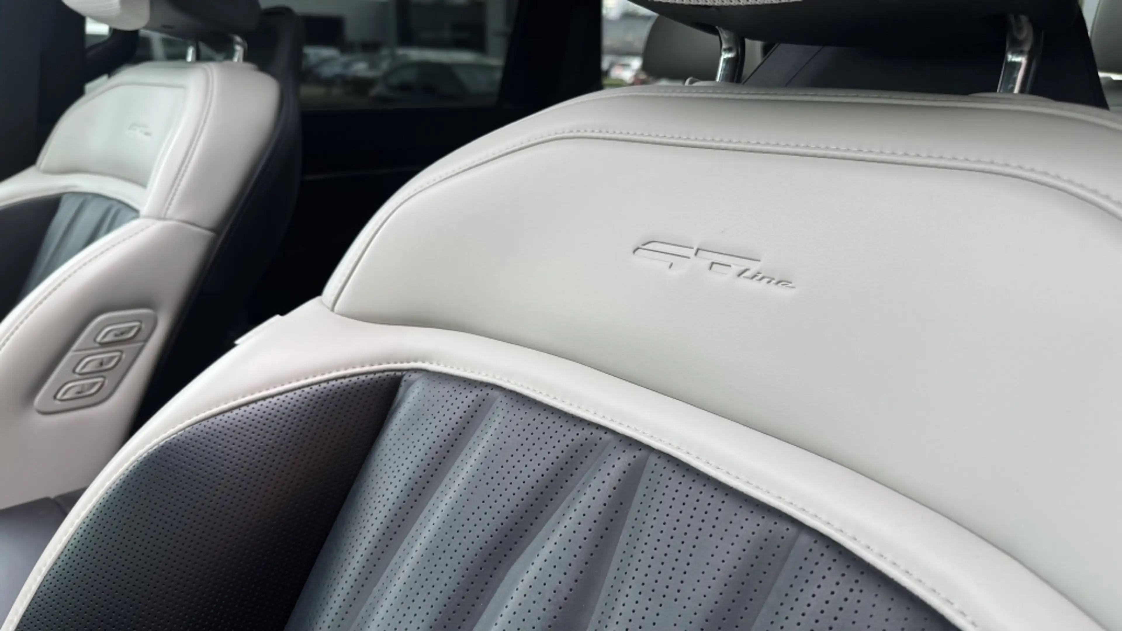 Kia EV9 GT-Line 99.8 kWh — photo 12