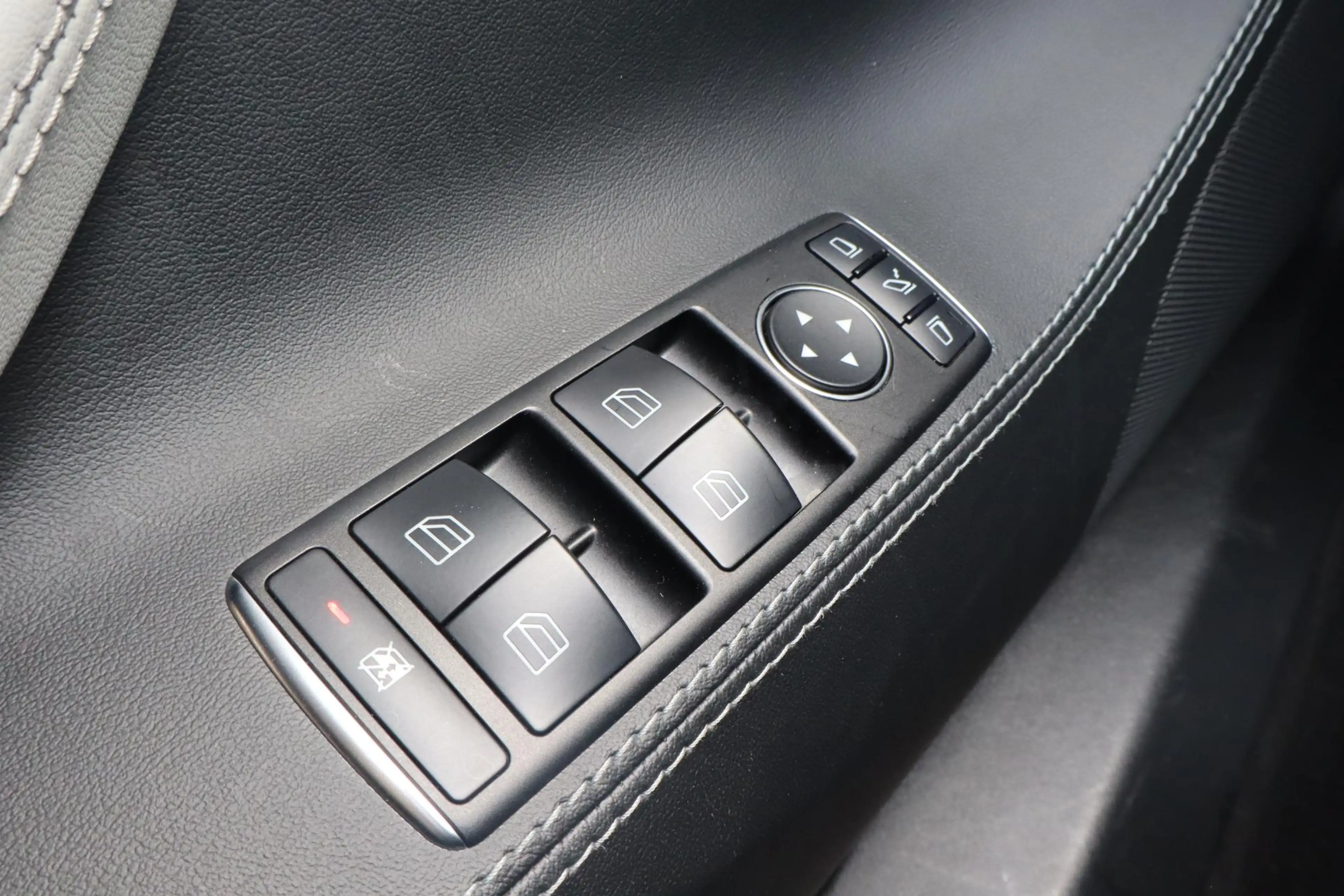 Tesla Model S 85 Base 87,6% SOH, Cruise control, Camera, Lederen — photo 20