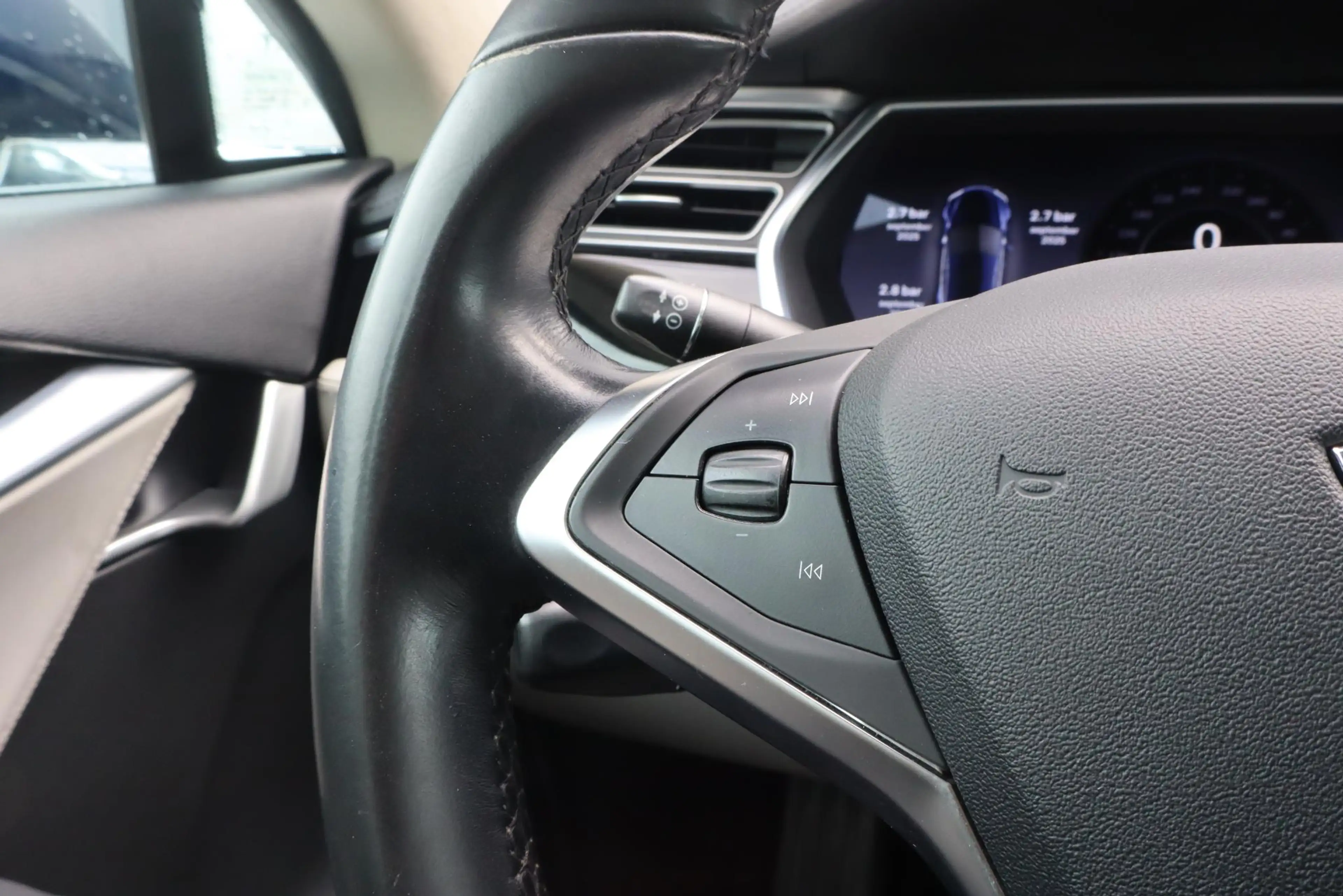 Tesla Model S 85 Base 87,6% SOH, Cruise control, Camera, Lederen — photo 9