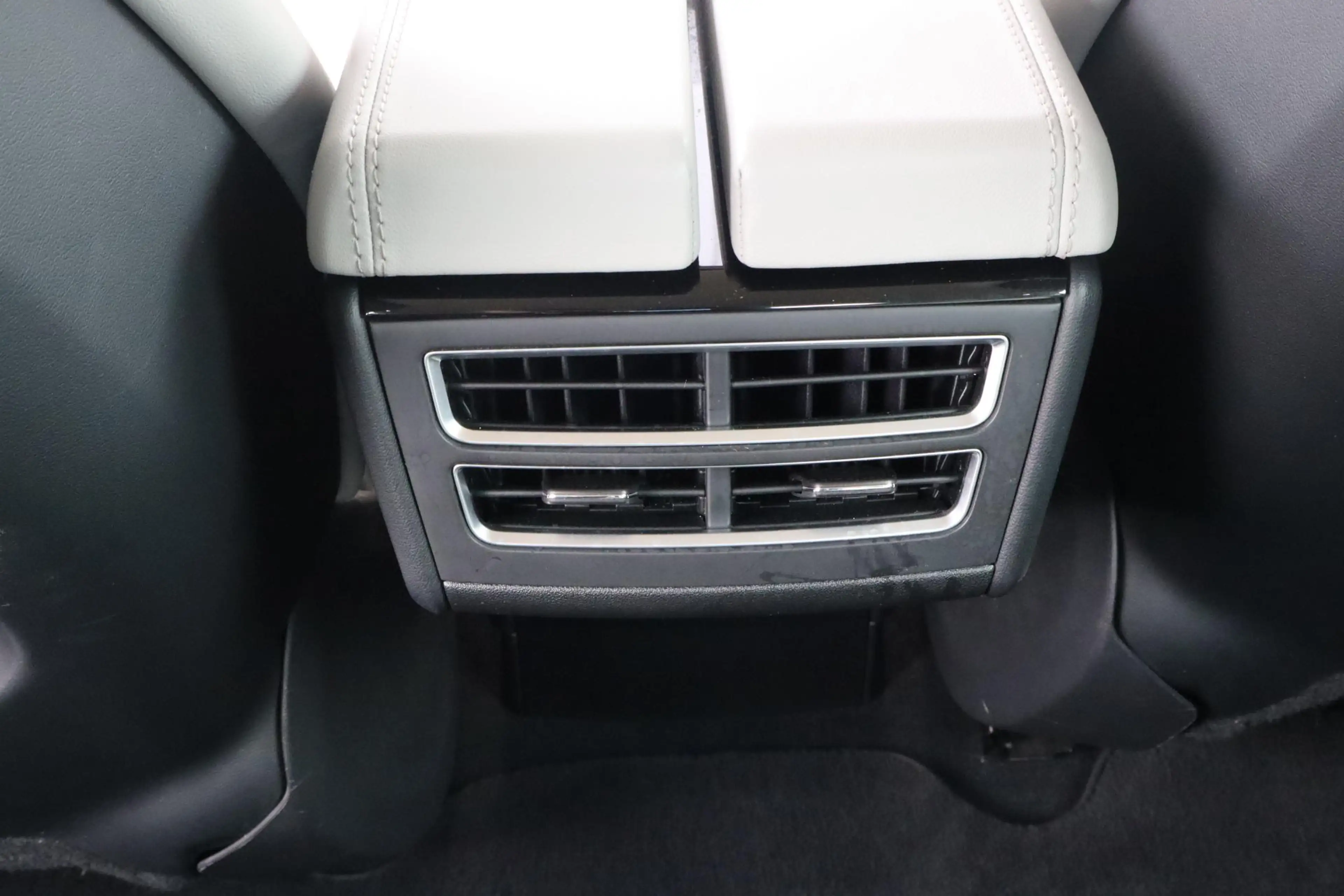 Tesla Model S 85 Base 87,6% SOH, Cruise control, Camera, Lederen — photo 22