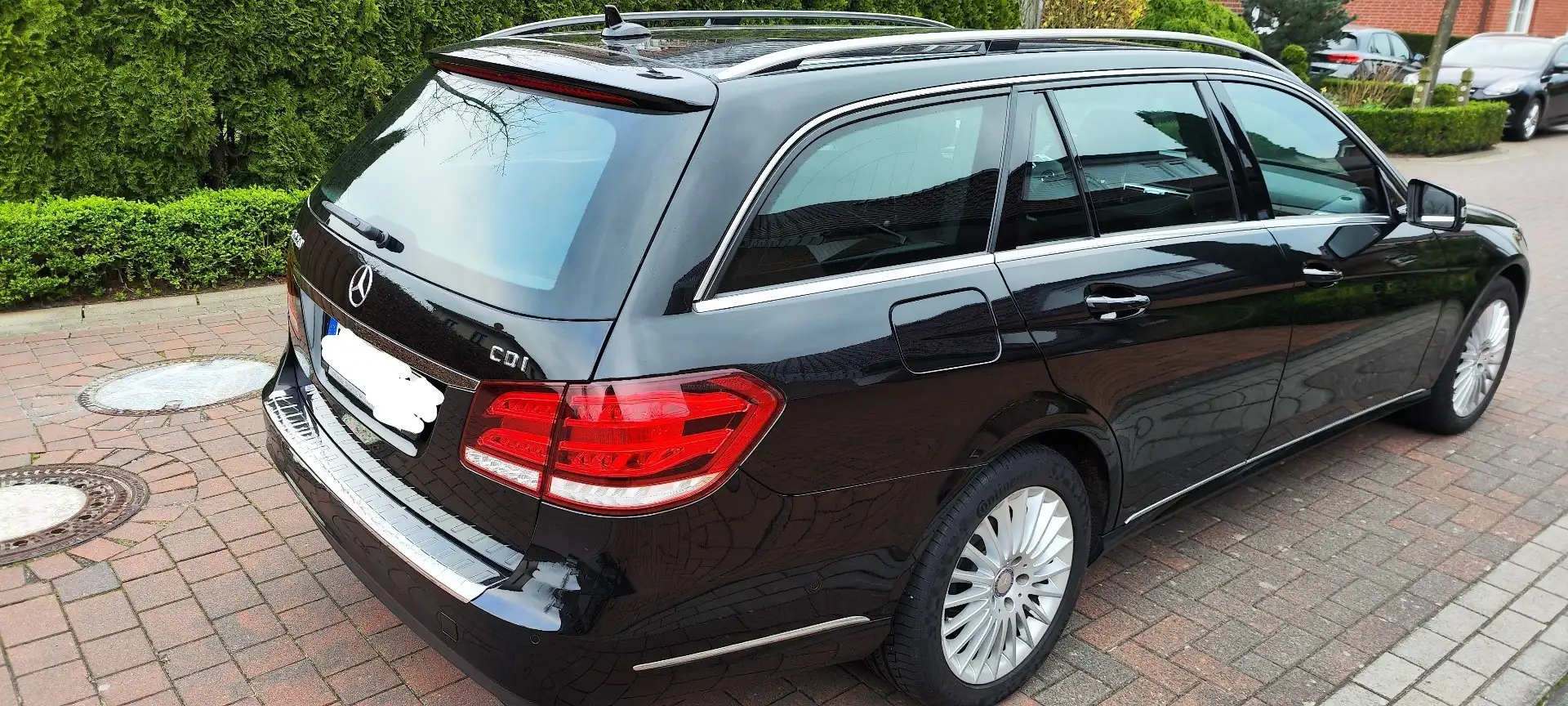 Mercedes-Benz E 220 E 220 CDI BlueEfficiency (212.202) Schwarz - 2