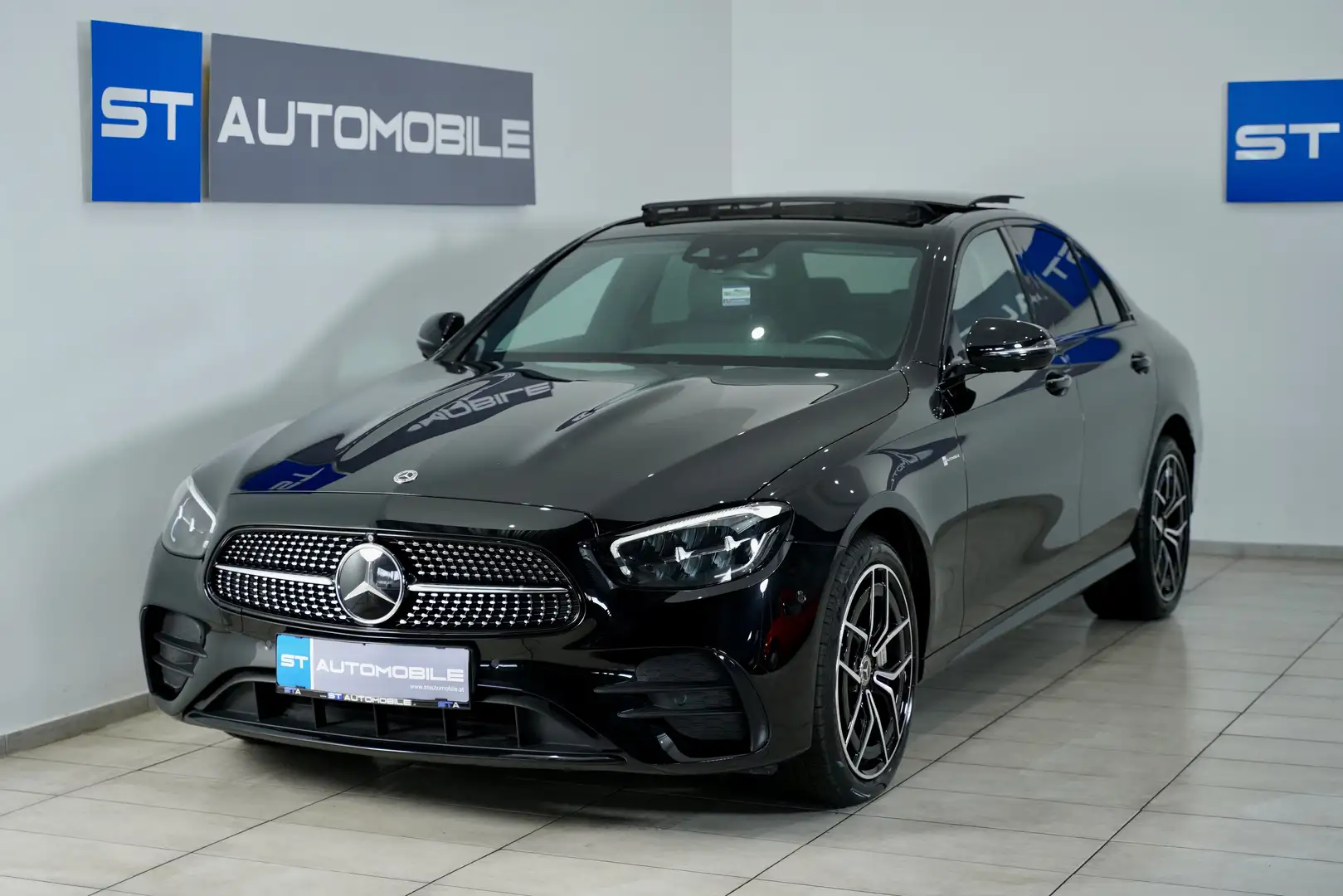 Mercedes-Benz E 300 de 4Matic Aut. // 1.BESITZ // AMG-LINE // PANO // Schwarz - 2