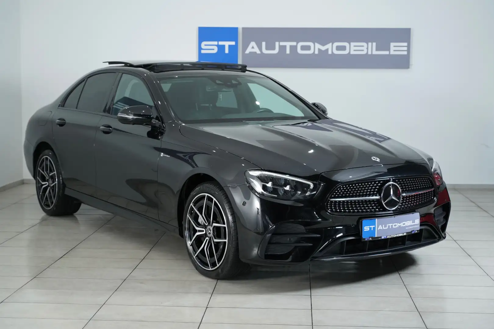 Mercedes-Benz E 300 de 4Matic Aut. // 1.BESITZ // AMG-LINE // PANO // Schwarz - 2
