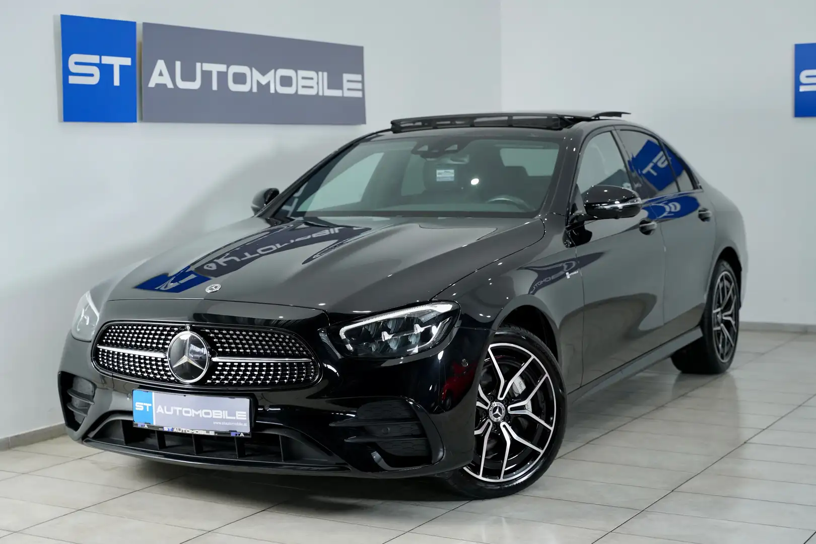 Mercedes-Benz E 300 de 4Matic Aut. // 1.BESITZ // AMG-LINE // PANO // Schwarz - 1