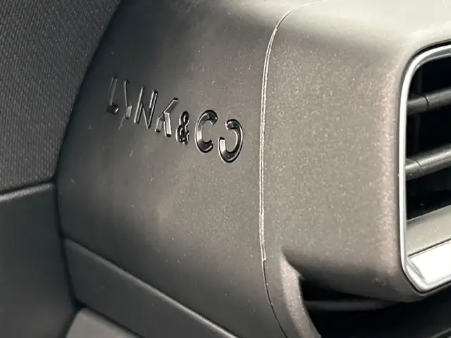 Lynk & Co 01 view 20