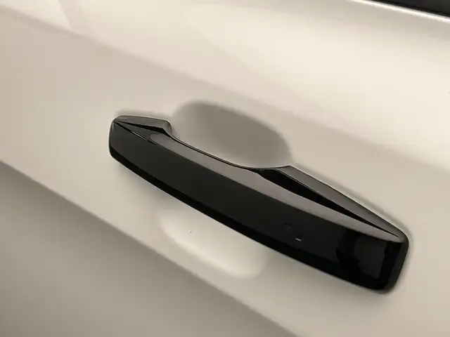 Lynk & Co 01 view 18