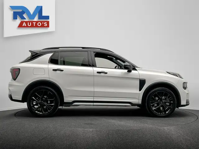 Lynk & Co 01 view 12
