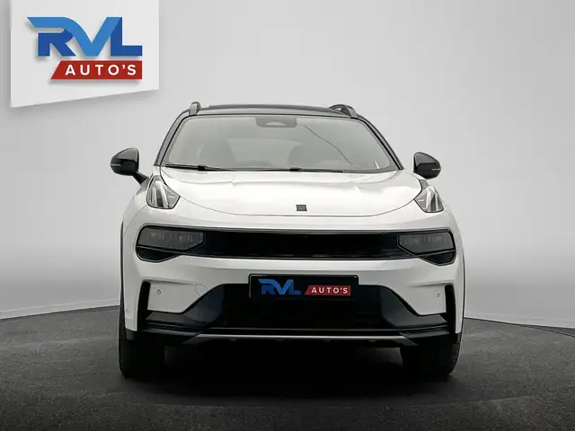 Lynk & Co 01 view 14