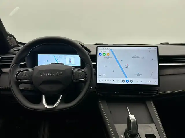 Lynk & Co 01 view 2