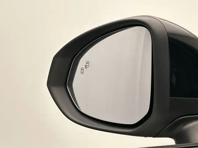 Lynk & Co 01 view 16