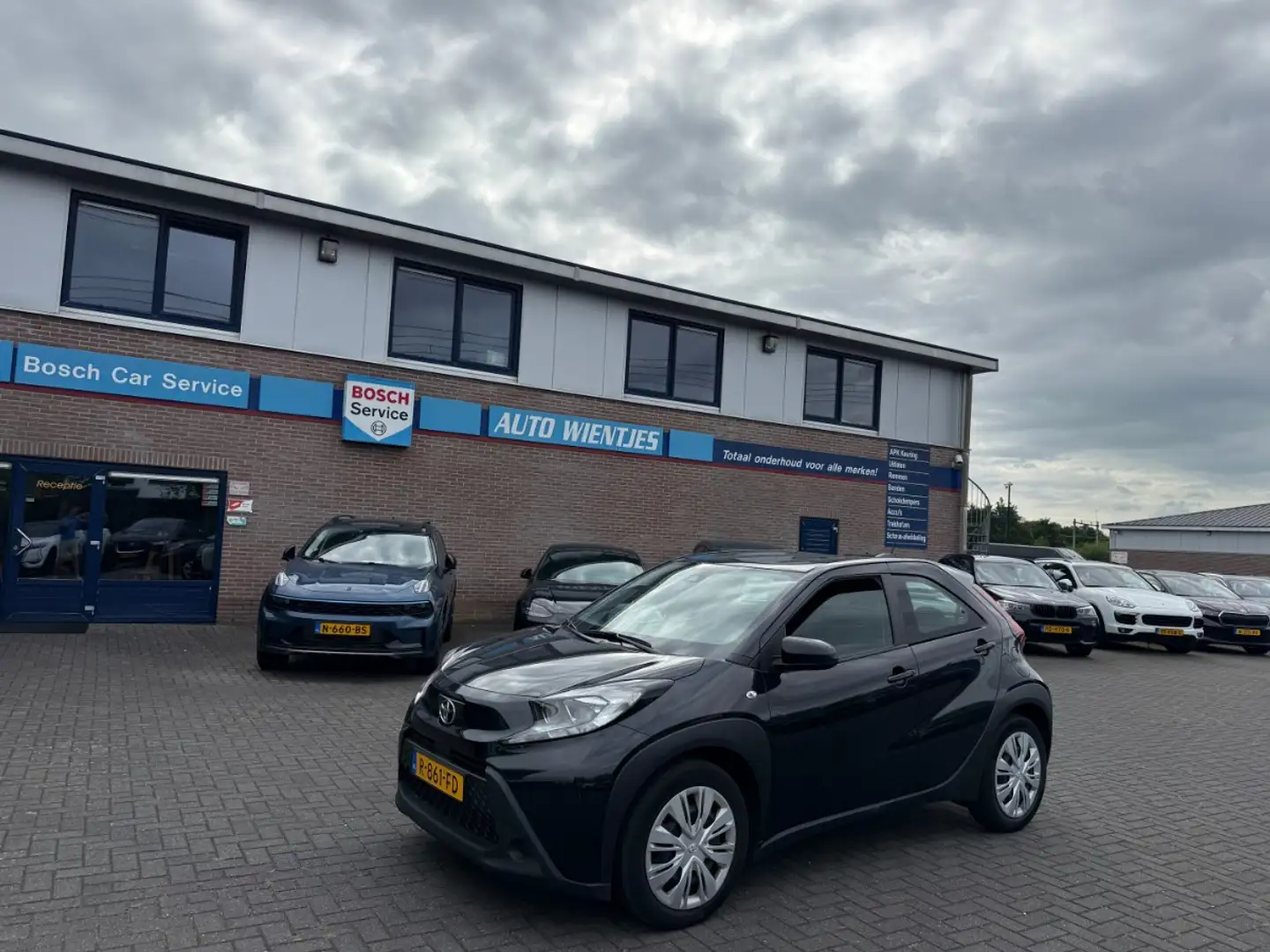 Toyota Aygo X 1.0 VVT-i | MT Play 5-Drs | Airco | Carplay Zwart - 2
