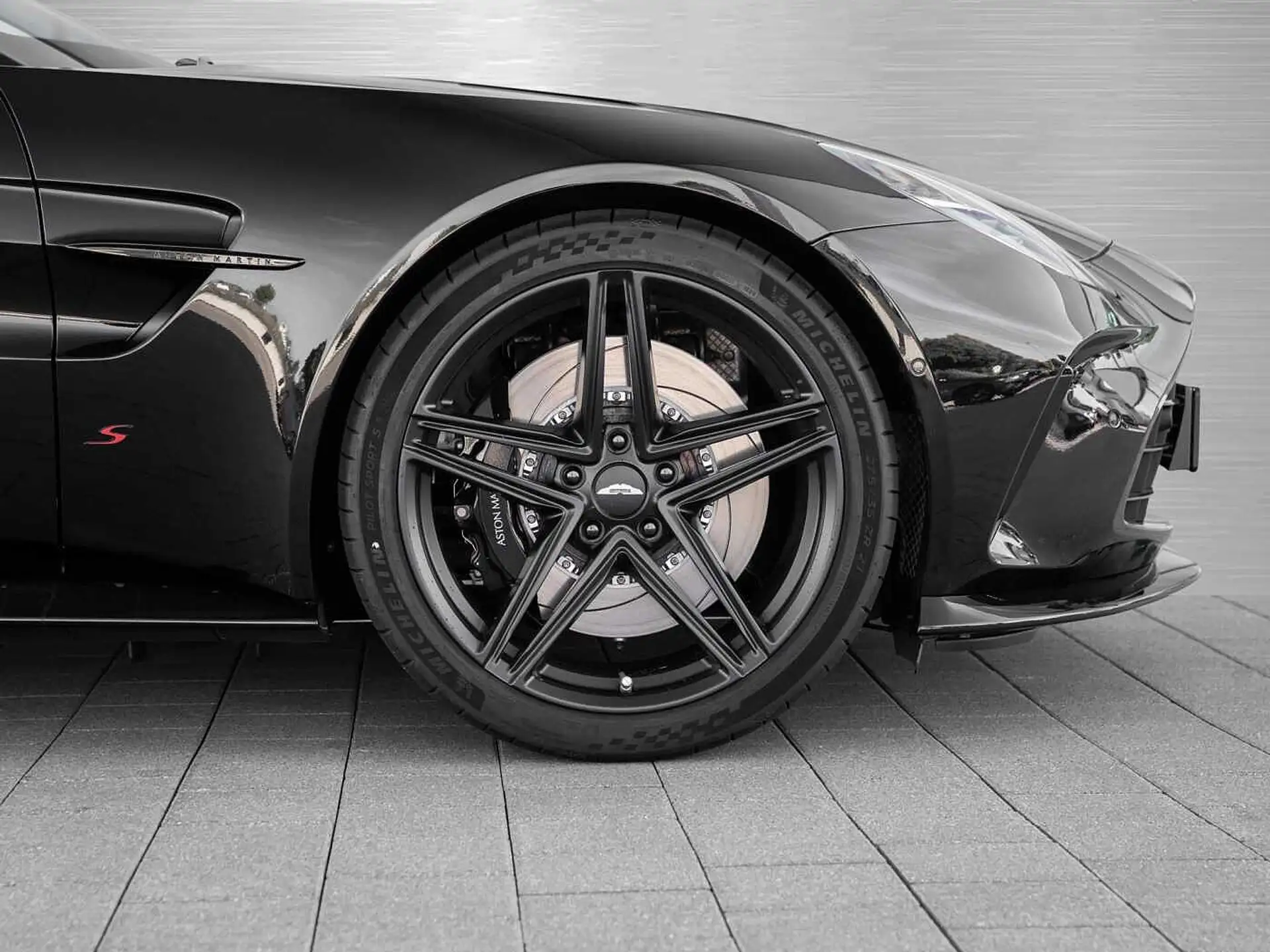 애스턴마틴 밴티지 V8 Coupe 2026 블랙 사진 3