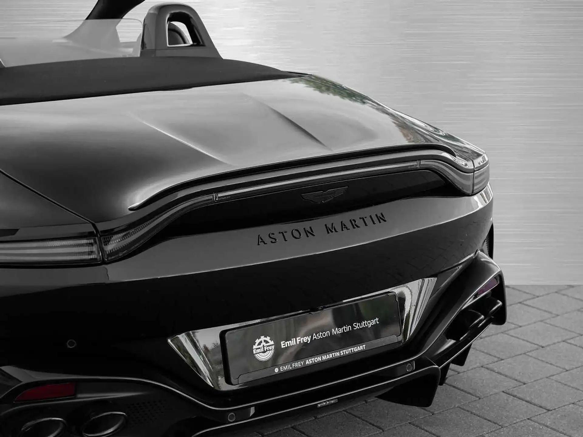 애스턴마틴 밴티지 V8 Coupe 2026 블랙 사진 5