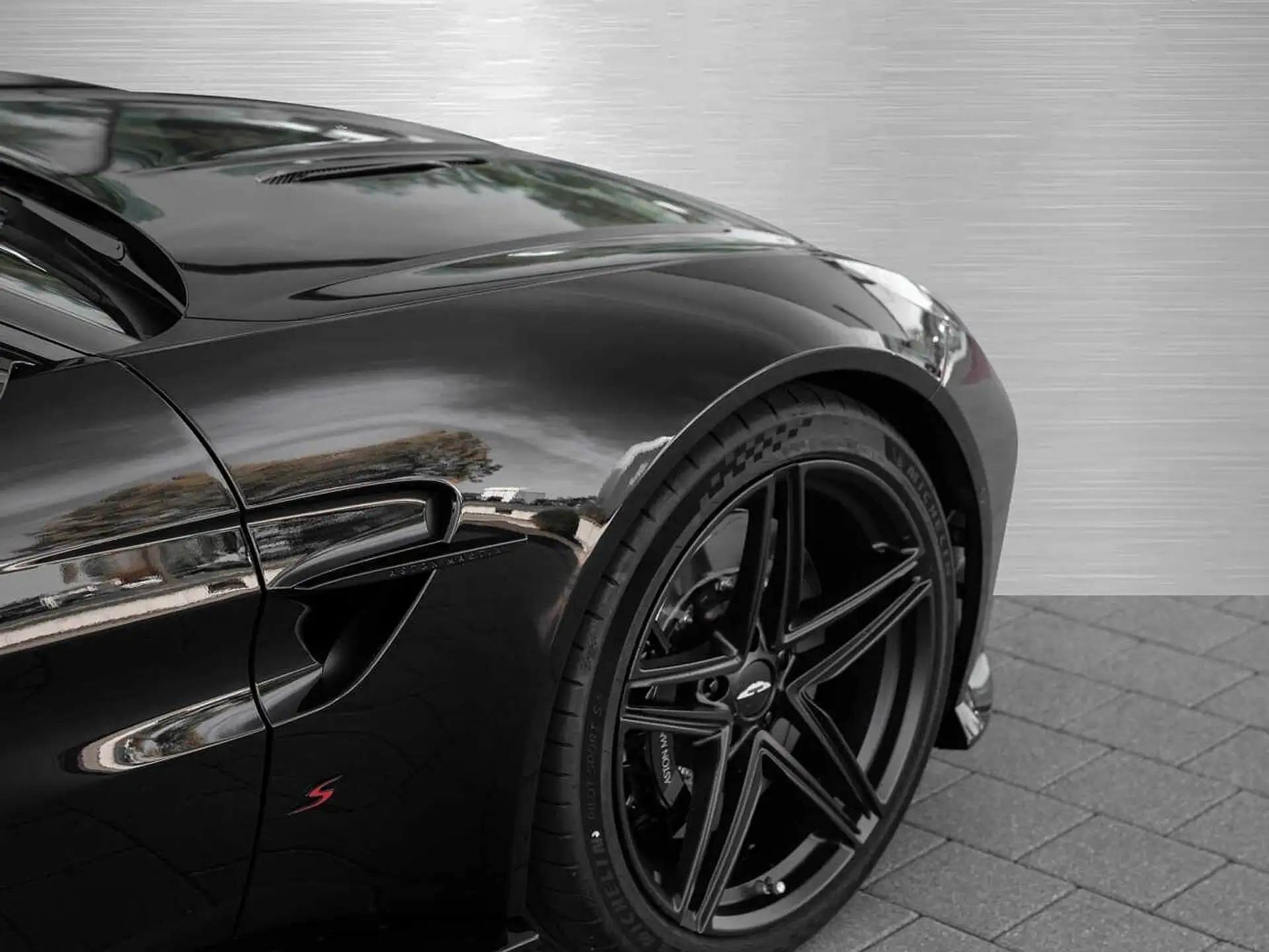 애스턴마틴 밴티지 V8 Coupe 2026 블랙 사진 6