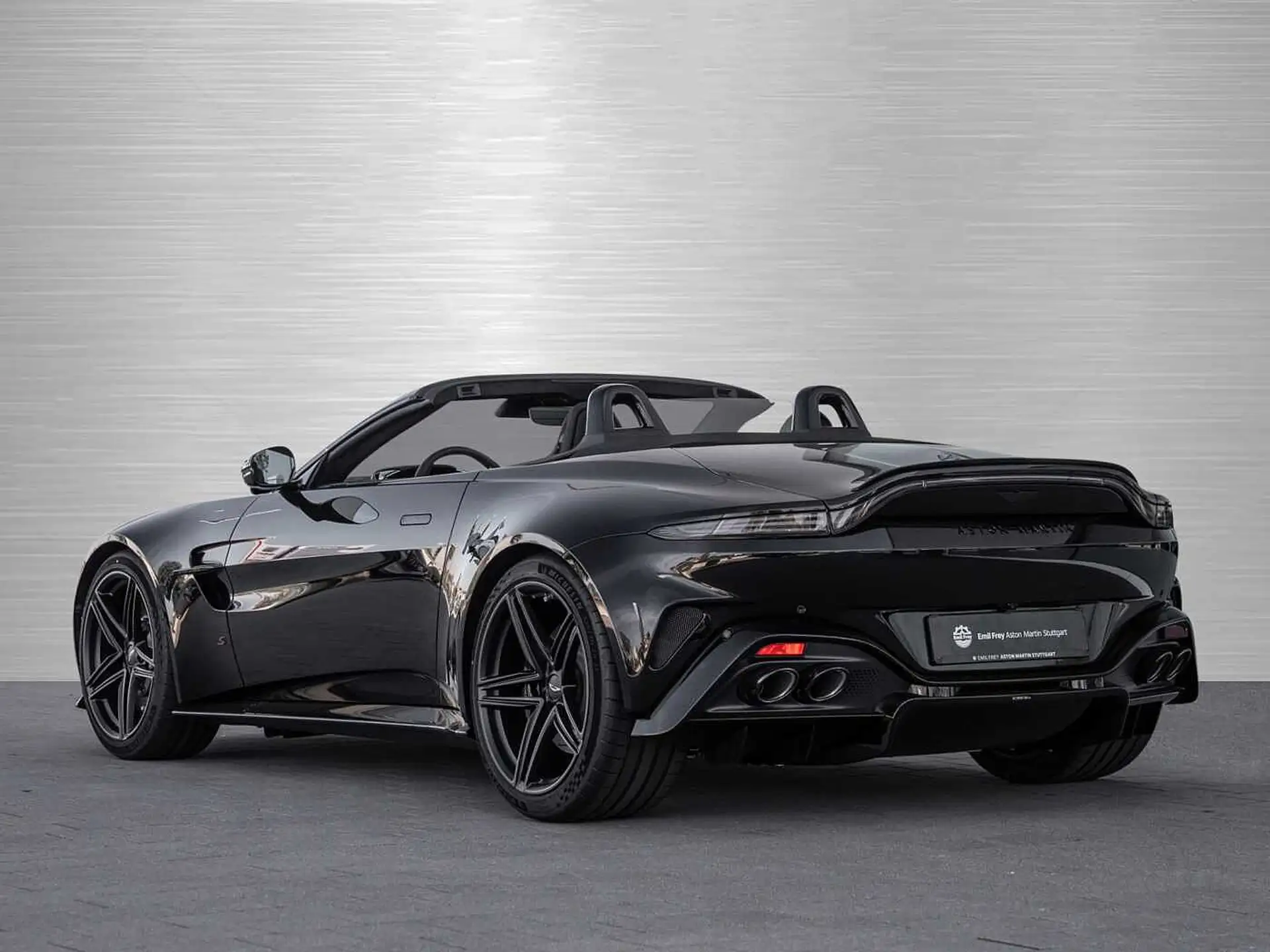 애스턴마틴 밴티지 V8 Coupe 2026 블랙 사진 2