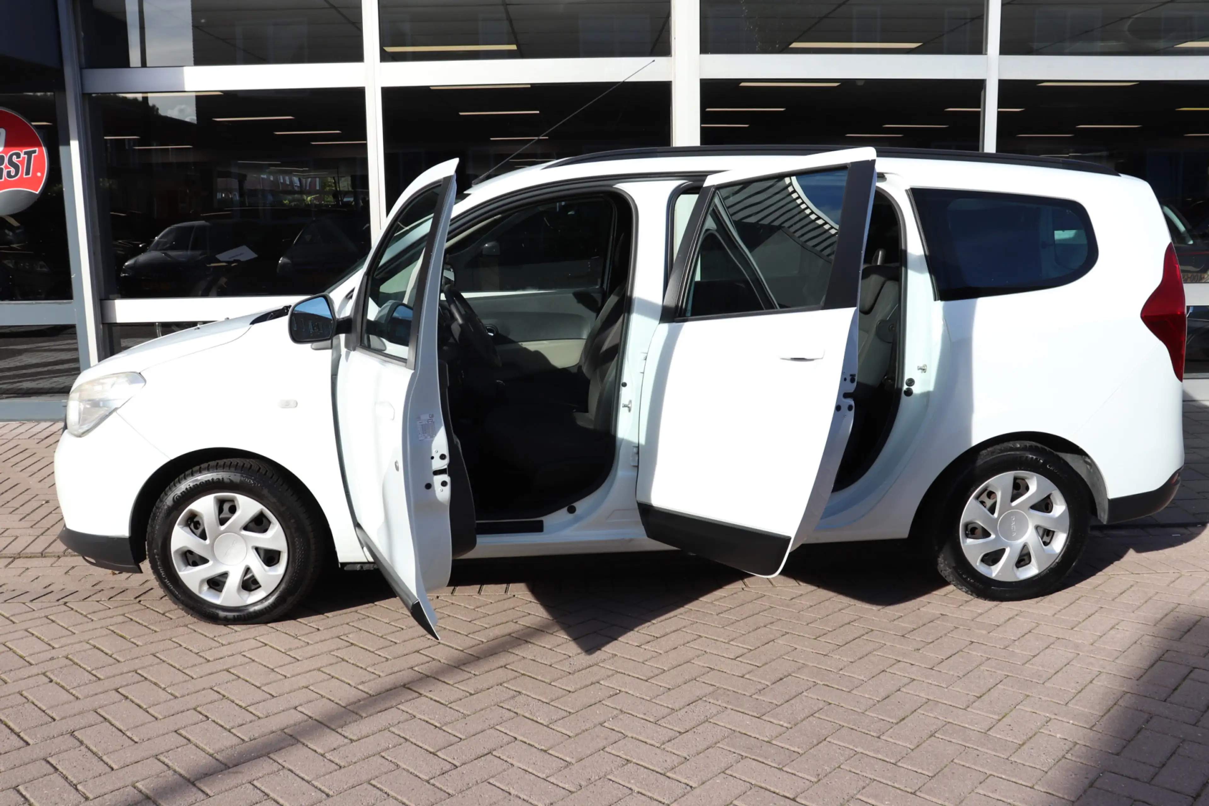 Dacia Lodgy 1.2 TCe Lauréate 5p. Trekhaak, goed onderhouden. — photo 9