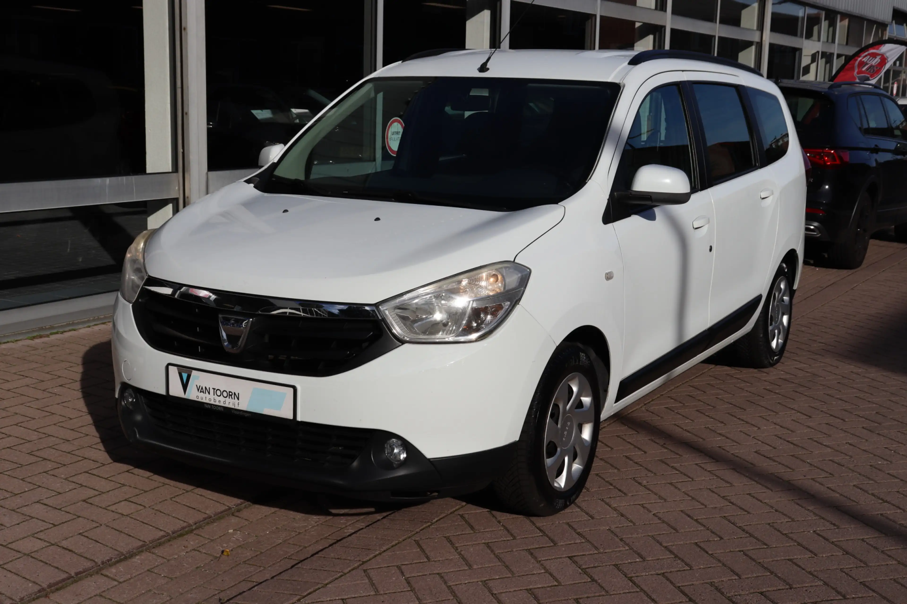 Dacia Lodgy 1.2 TCe Lauréate 5p. Trekhaak, goed onderhouden. — photo 3