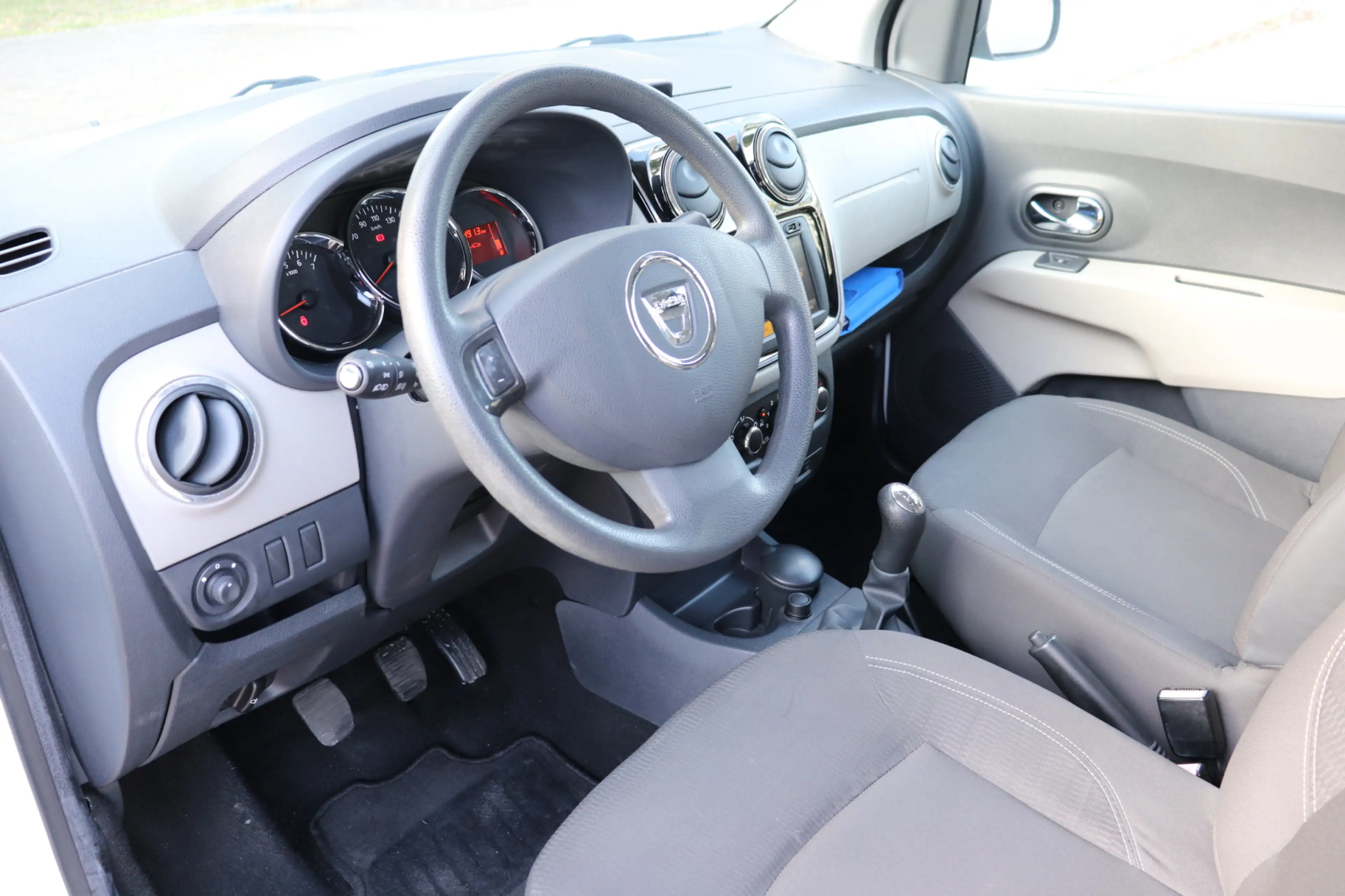 Dacia Lodgy 1.2 TCe Lauréate 5p. Trekhaak, goed onderhouden. — photo 10