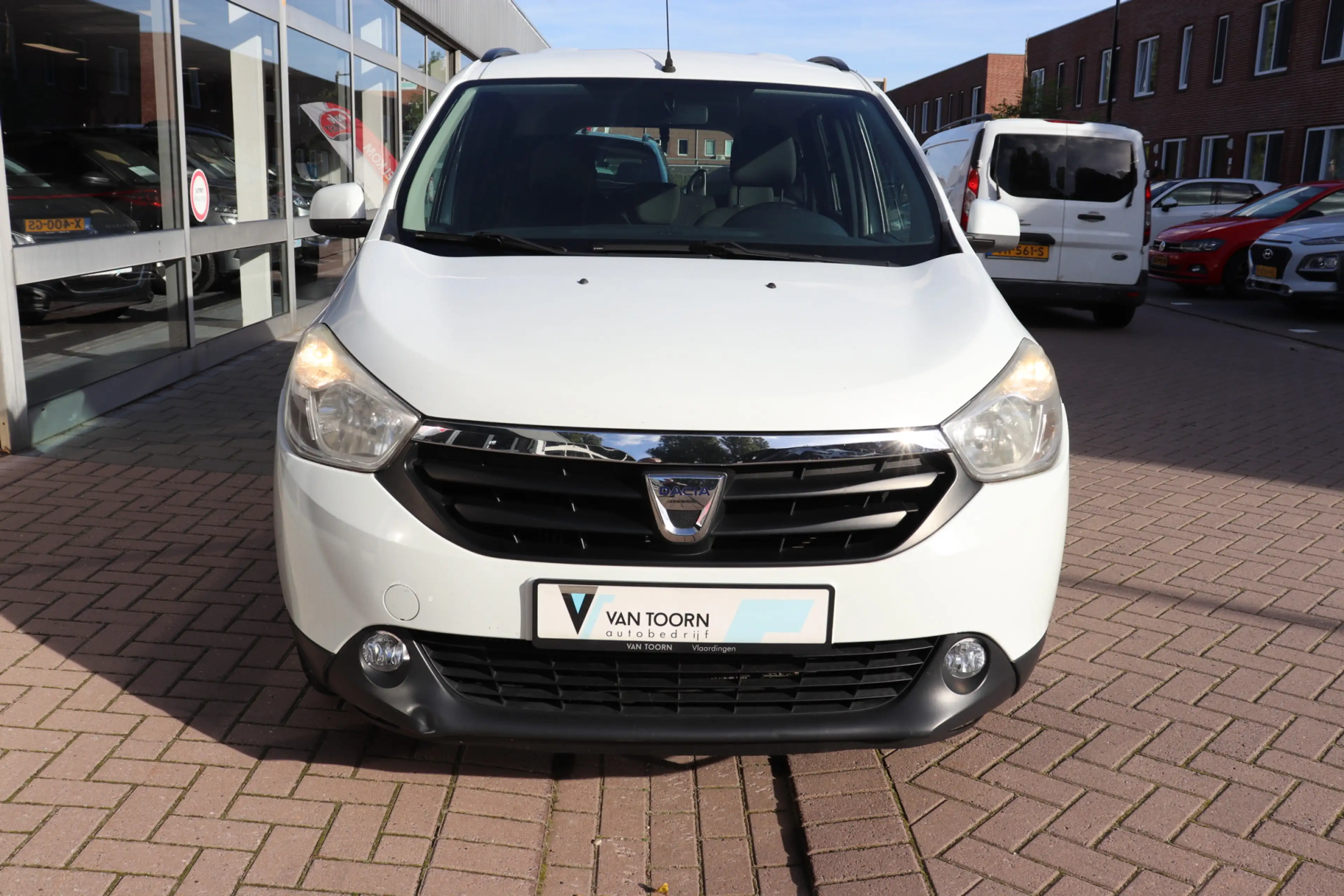 Dacia Lodgy 1.2 TCe Lauréate 5p. Trekhaak, goed onderhouden. — photo 4