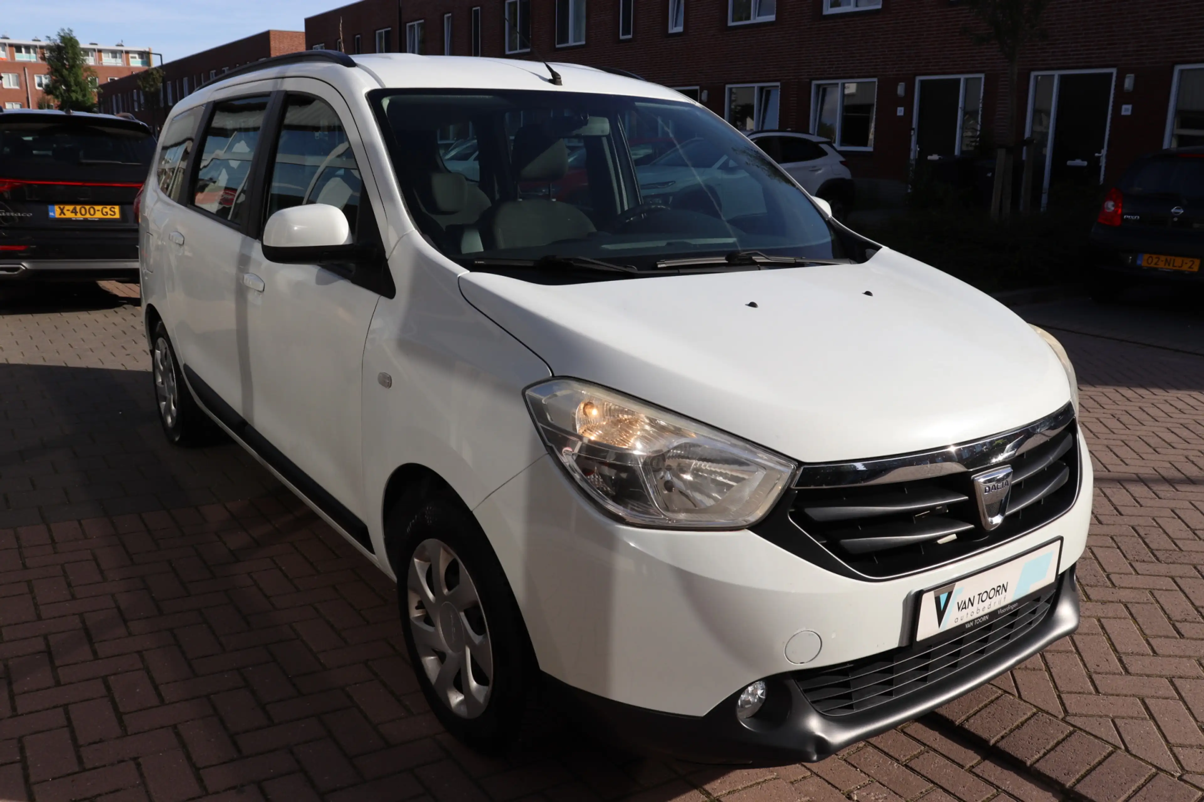 Dacia Lodgy 1.2 TCe Lauréate 5p. Trekhaak, goed onderhouden. — photo 5