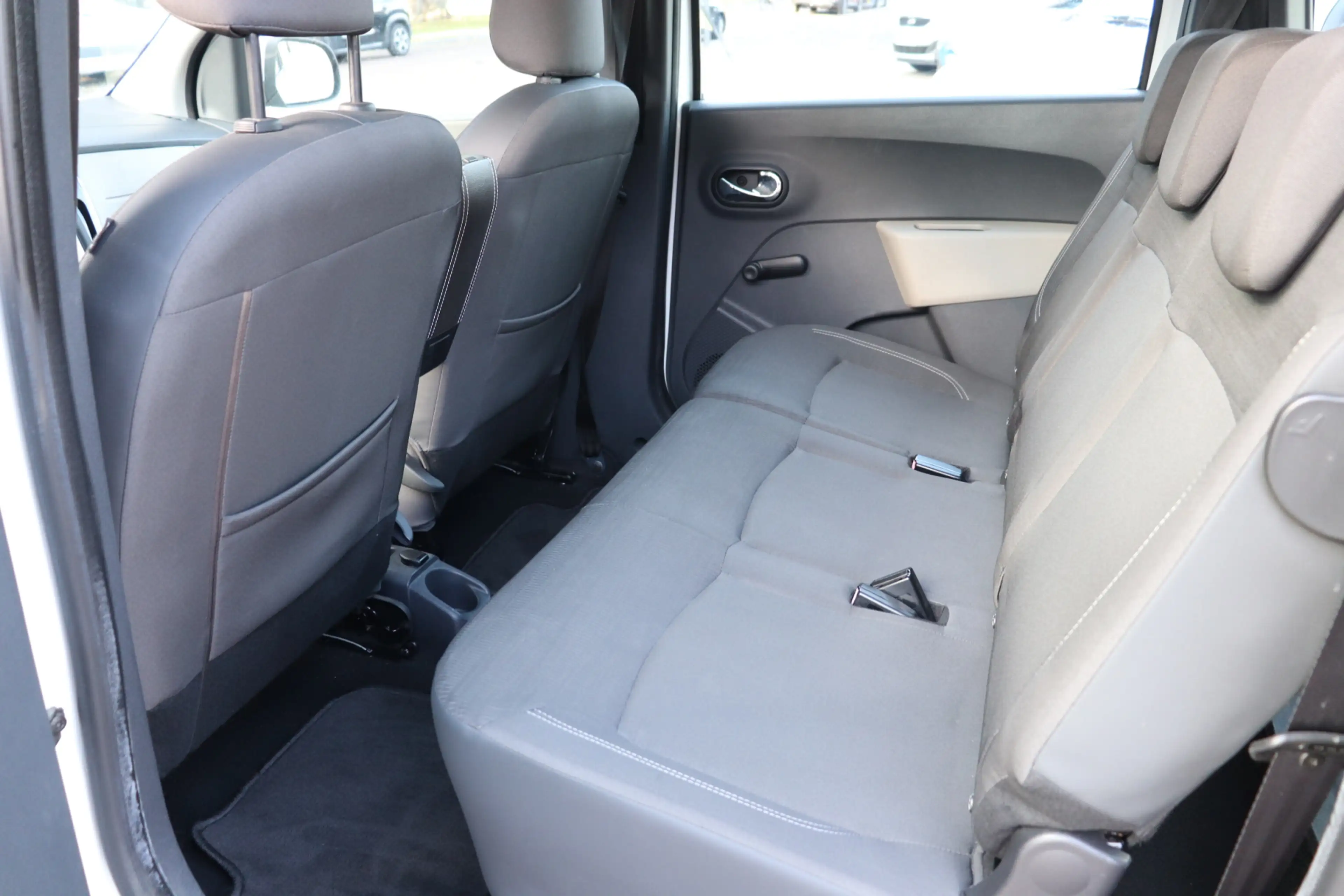 Dacia Lodgy 1.2 TCe Lauréate 5p. Trekhaak, goed onderhouden. — photo 12