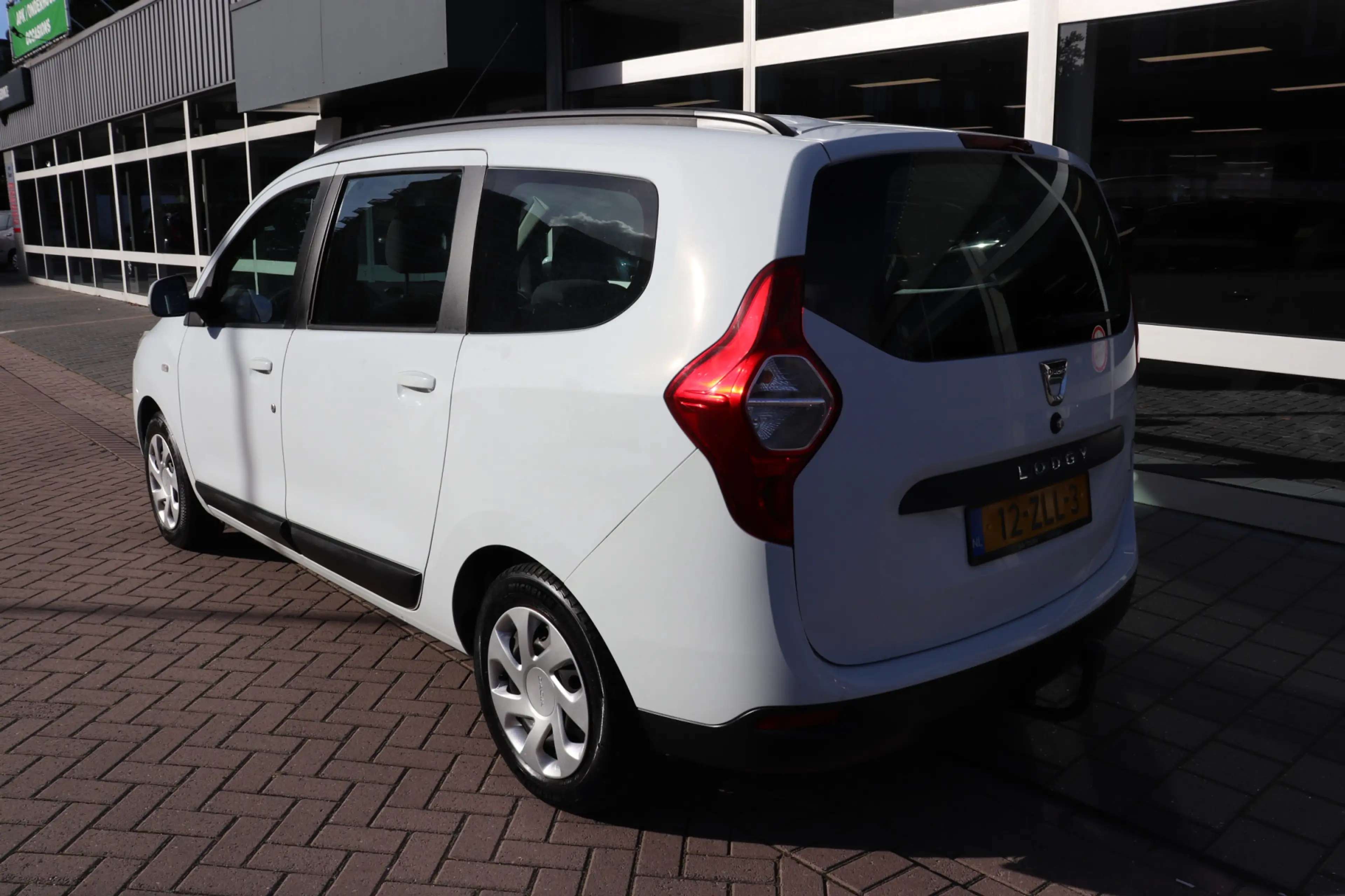 Dacia Lodgy 1.2 TCe Lauréate 5p. Trekhaak, goed onderhouden. — photo 8