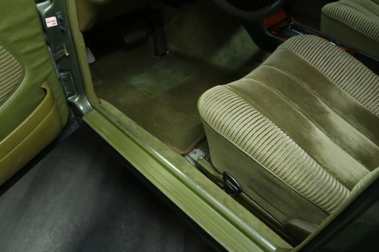 Mercedes-Benz 300 D Automatik, Klima, Velours, Airbag !, foto 10