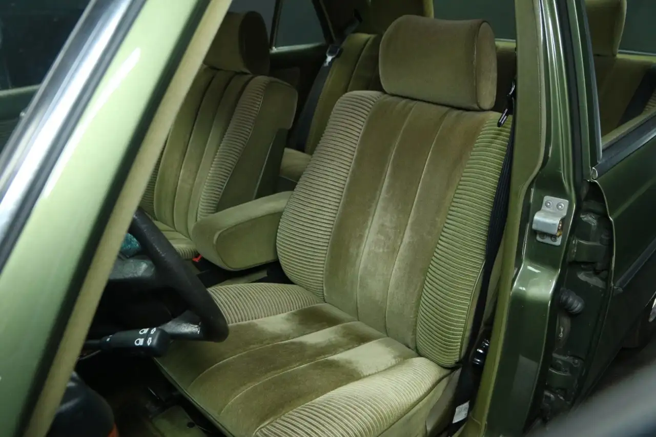 Mercedes-Benz 300 D Automatik, Klima, Velours, Airbag !, foto 11