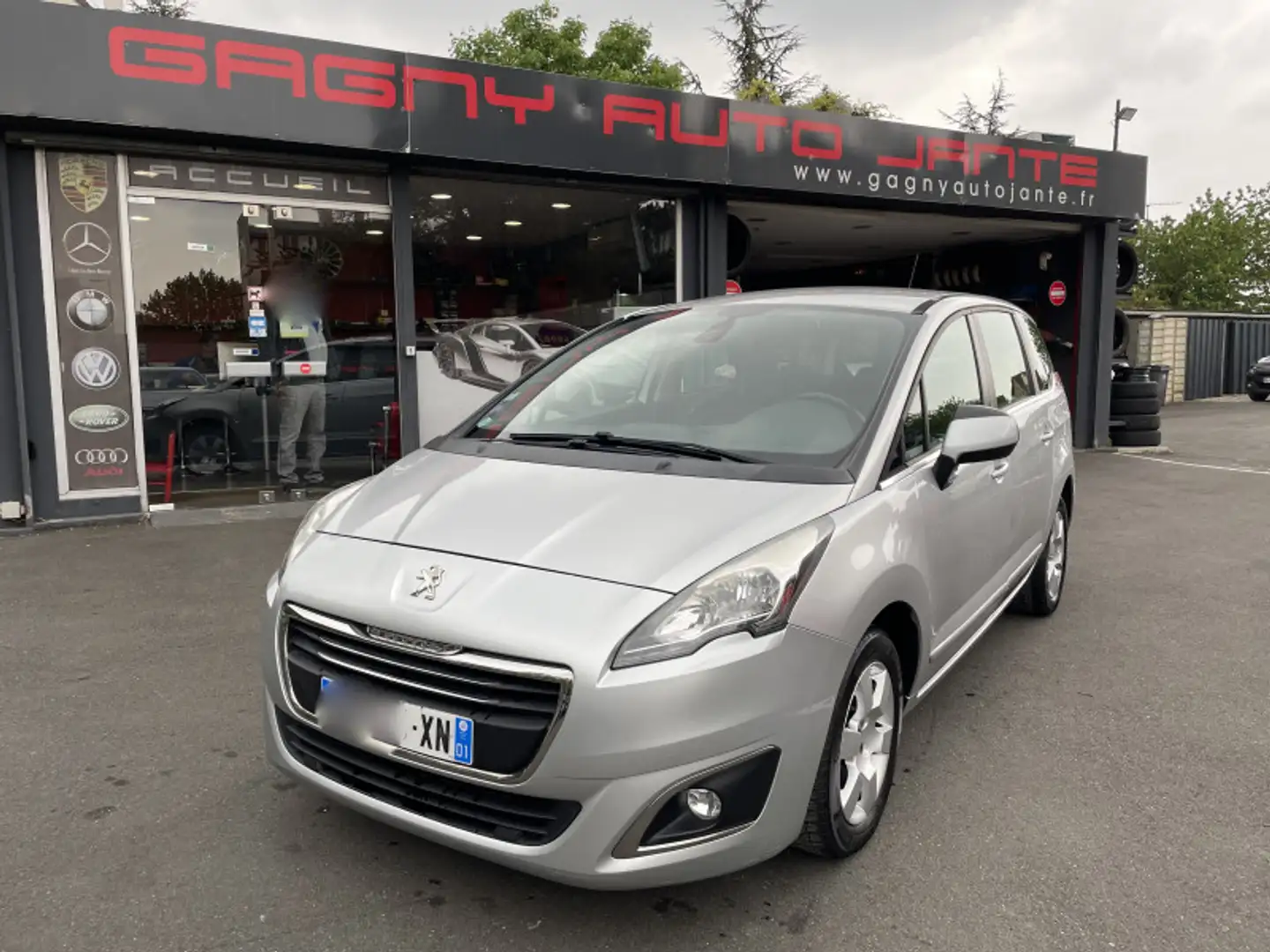 Peugeot 5008 1.2 PURETECH ALLURE  S\u0026S 7PL Gris - 1