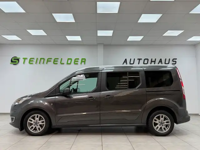 Ford Grand Tourneo Connect view 4