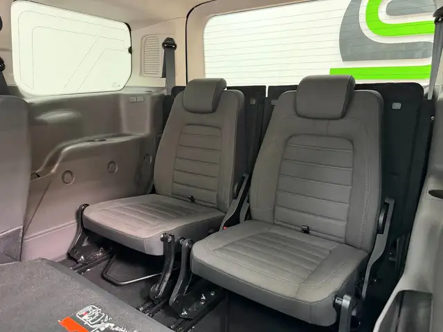 Ford Grand Tourneo Connect view 15