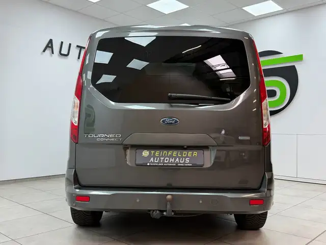 Ford Grand Tourneo Connect view 6
